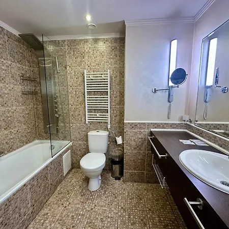 אורחן Cozy For 5 People In Royal